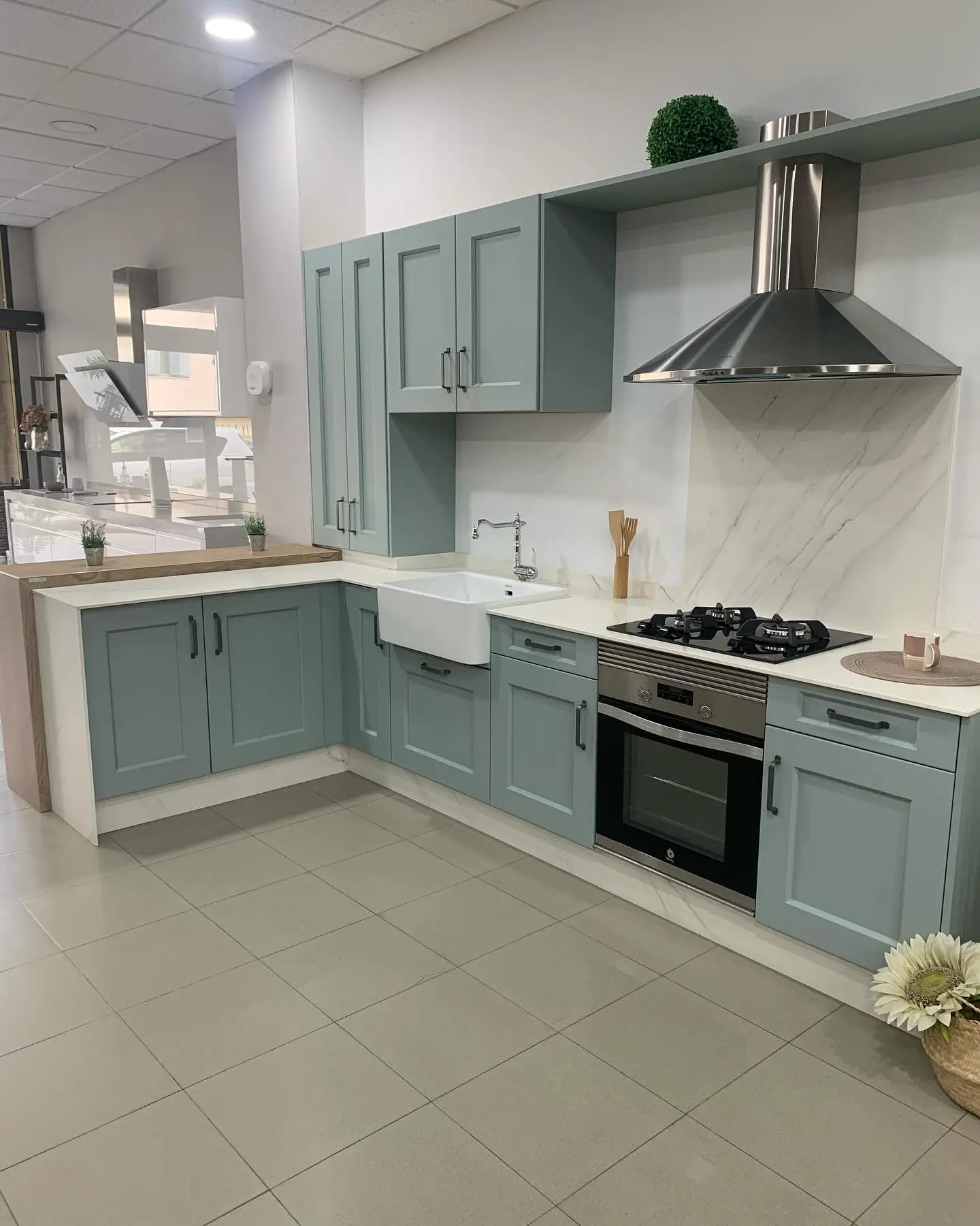 Cocina verde a medida en Sevilla